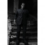 NECA Universal Monsters Ultimate Frankensteins Monster Black and White Figur 18cm